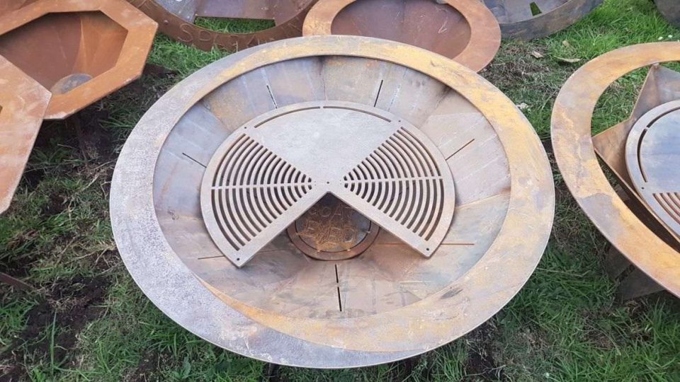 Large fire pit with medium grill plate