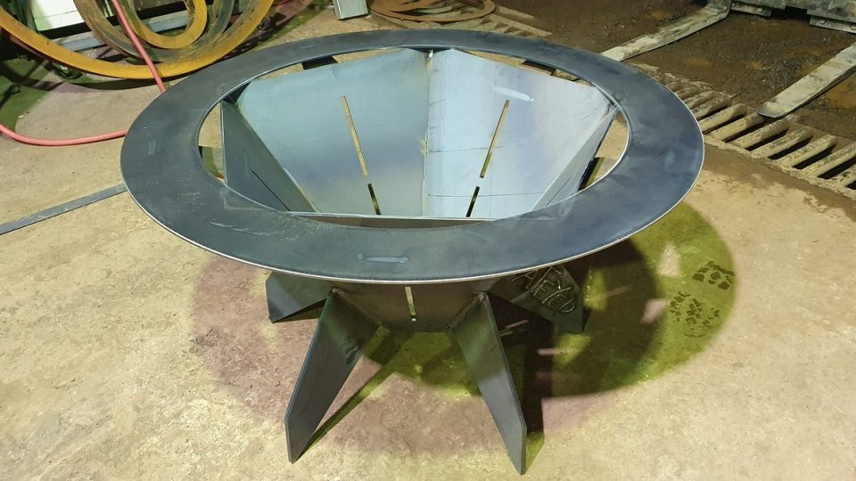 Australian made small fire pit with 5 panels - Aero design